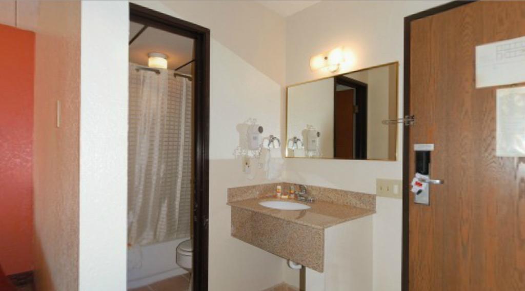 Econo Lodge Kansas City Downtown North Zewnętrze zdjęcie